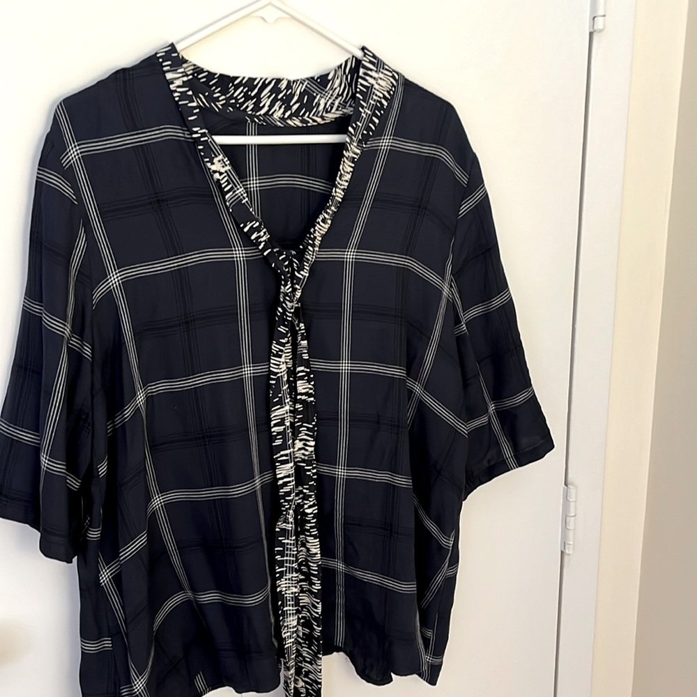 Niche pants outfit!  Navy and white with a black stripe throughout.